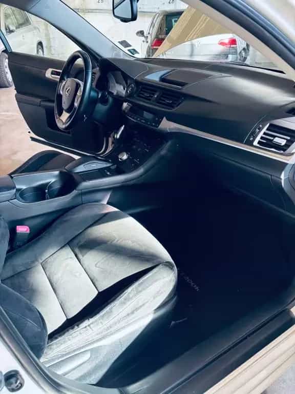 Lexus CT200h | Scheckheft Lexus | Garagenwagen 03/2011-photo-14