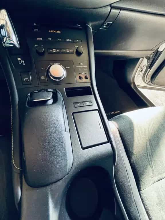 Lexus CT200h | Scheckheft Lexus | Garagenwagen 03/2011-photo-16