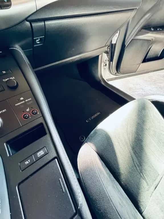 Lexus CT200h | Scheckheft Lexus | Garagenwagen 03/2011-photo-17