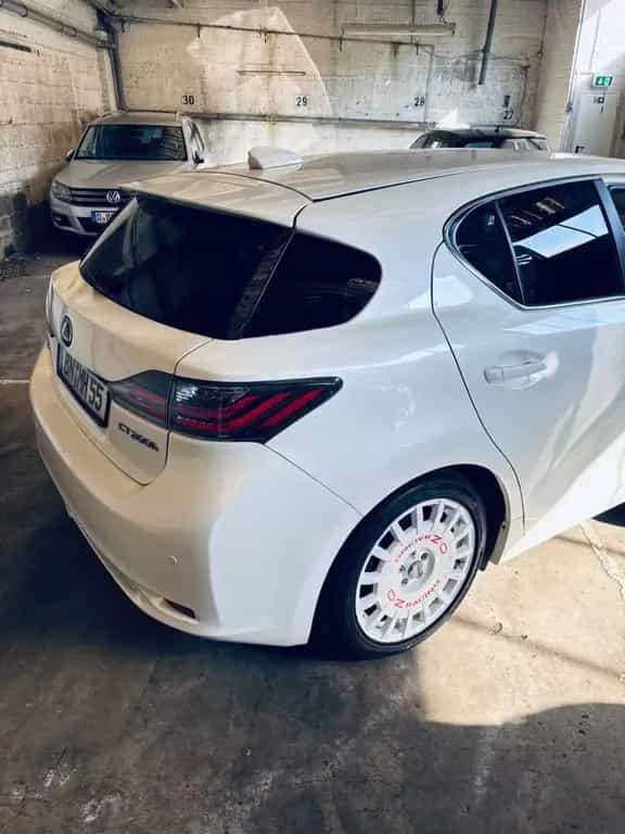 Lexus CT200h | Scheckheft Lexus | Garagenwagen 03/2011-photo-5
