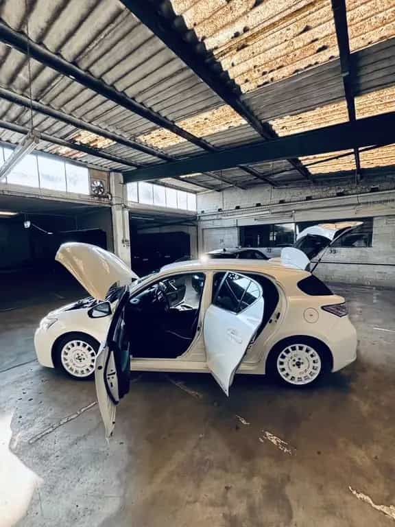Lexus CT200h | Scheckheft Lexus | Garagenwagen 03/2011-photo-8