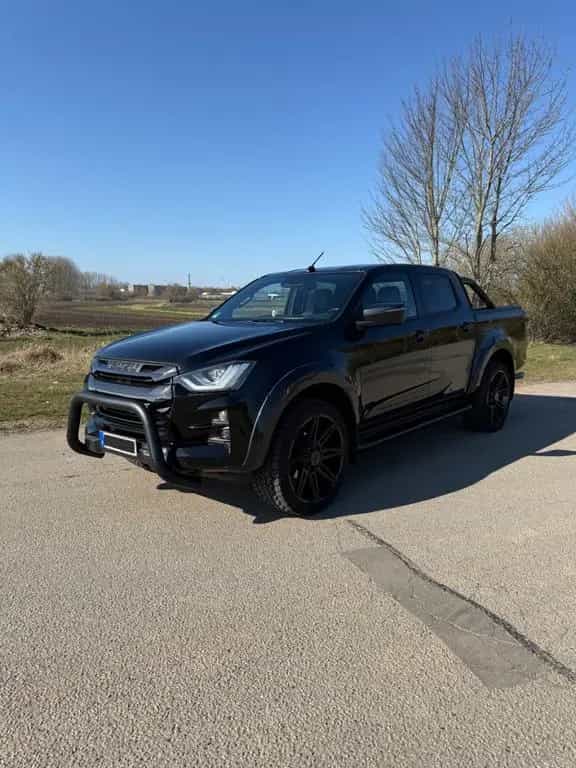 Isuzu D-Max V -CROSS Garantie bis 07/2028 07/2023-photo-1
