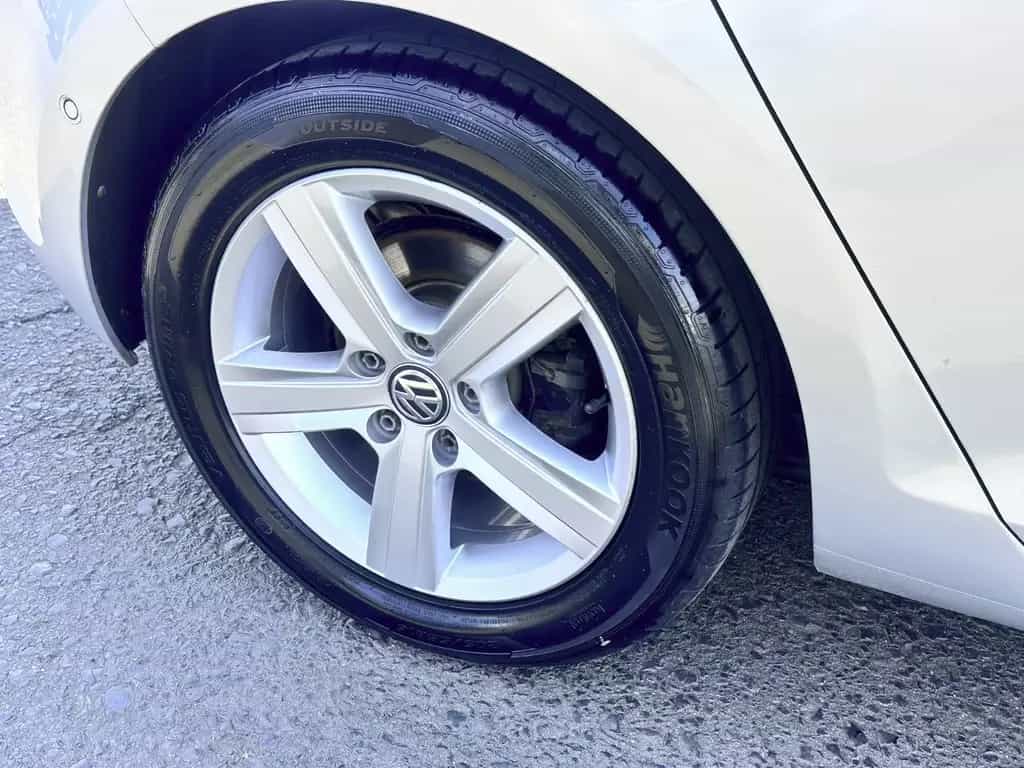 Volkswagen Golf VII Lim. 1.4TSI SitzHz PDC Keyless 1.Hand 02/2013-photo-36
