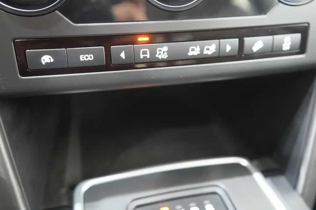 Land Rover Discovery Sport SE AWD*2.Hand*Kamera*AHK*LED* 05/2017-photo-27