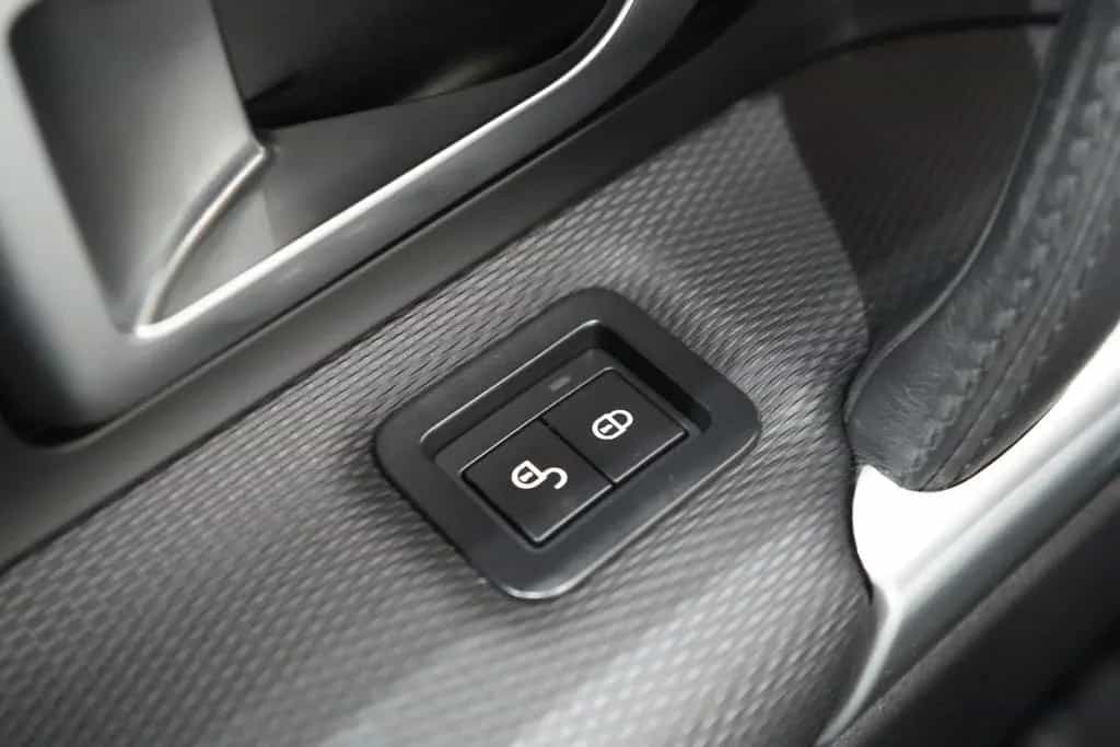 Land Rover Discovery Sport SE AWD*2.Hand*Kamera*AHK*LED* 05/2017-photo-30