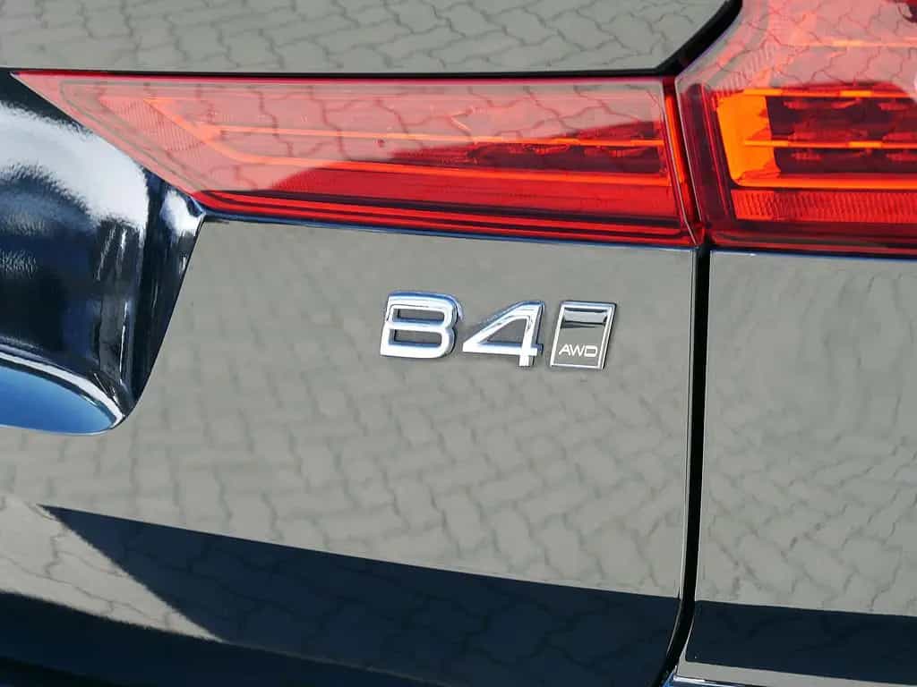 Volvo XC60 B4 Momentum Pro AWD KLIMA SHZ KAMERA AHK 04/2022-photo-11