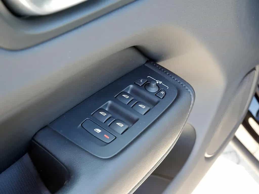 Volvo XC60 B4 Momentum Pro AWD KLIMA SHZ KAMERA AHK 04/2022-photo-16