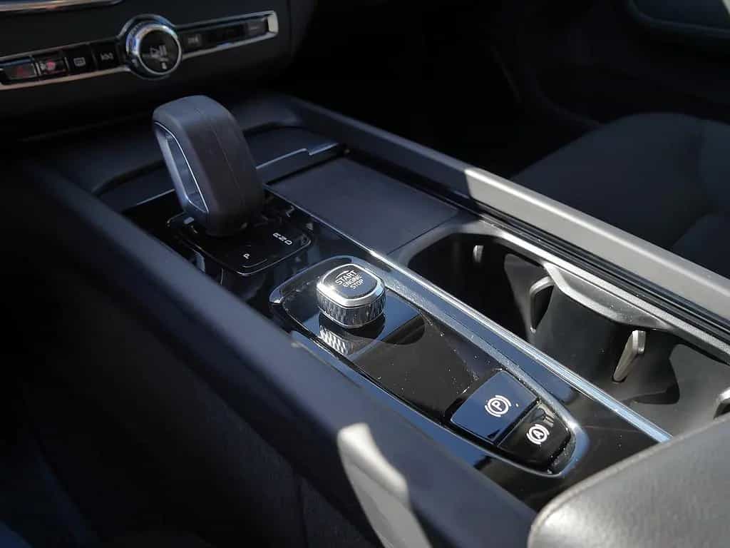 Volvo XC60 B4 Momentum Pro AWD KLIMA SHZ KAMERA AHK 04/2022-photo-26