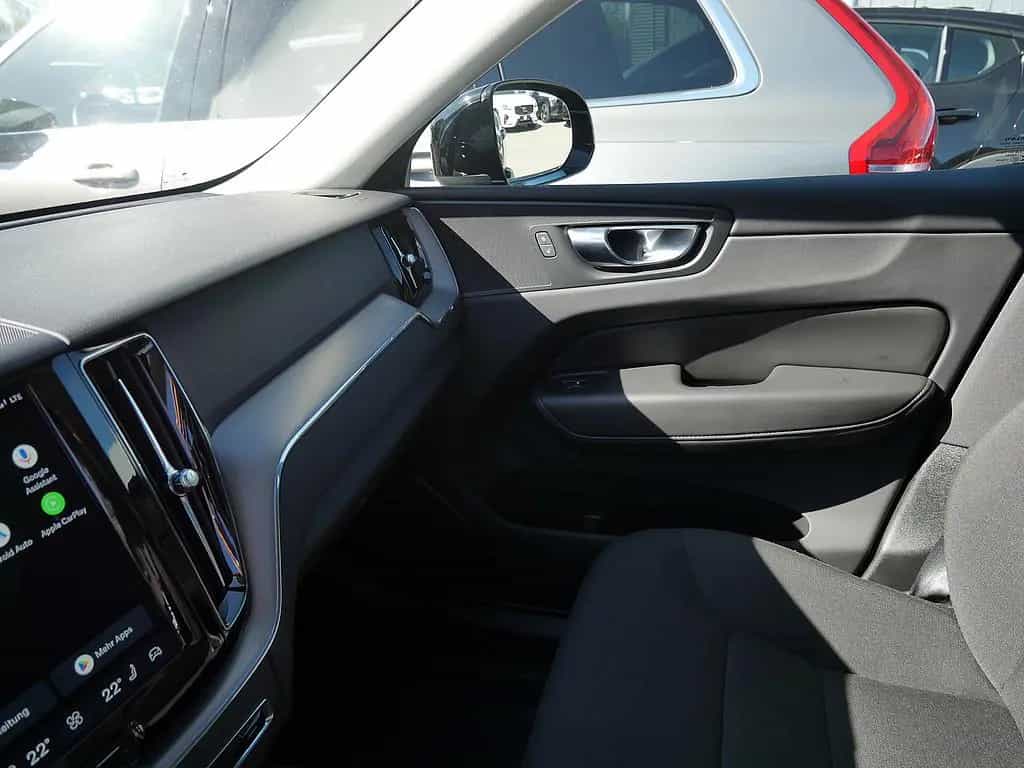 Volvo XC60 B4 Momentum Pro AWD KLIMA SHZ KAMERA AHK 04/2022-photo-27