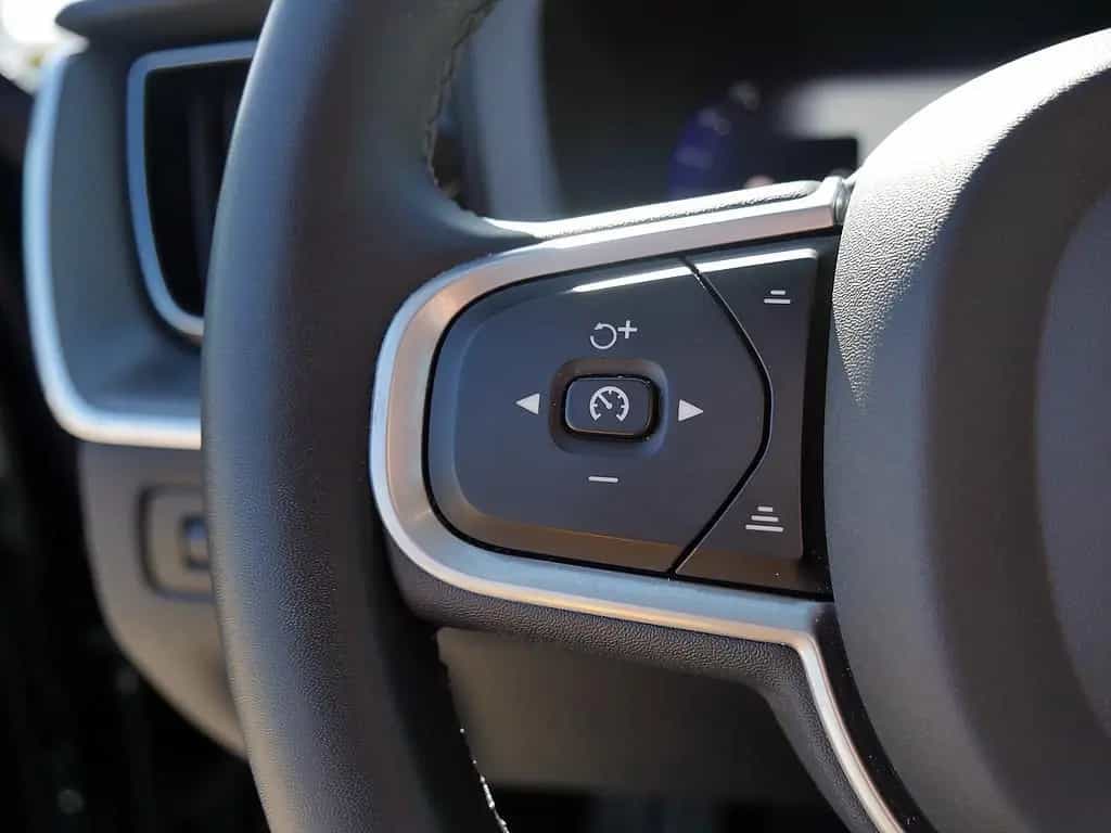 Volvo XC60 B4 Momentum Pro AWD KLIMA SHZ KAMERA AHK 04/2022-photo-29