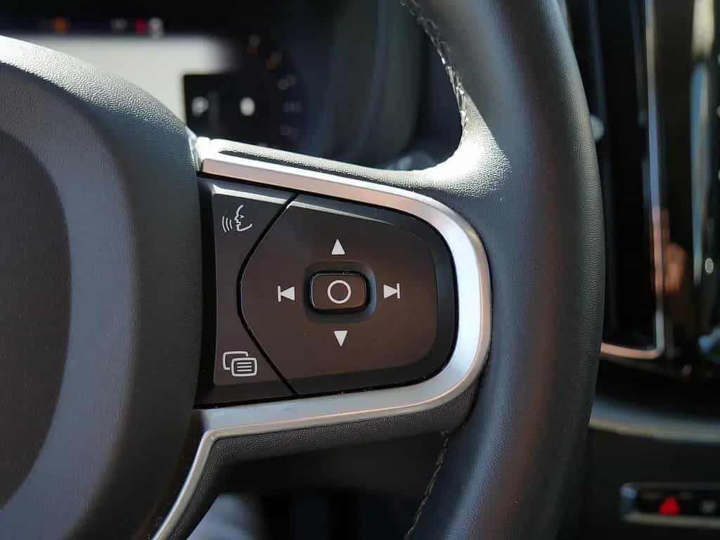 Volvo XC60 B4 Momentum Pro AWD KLIMA SHZ KAMERA AHK 04/2022-photo-30