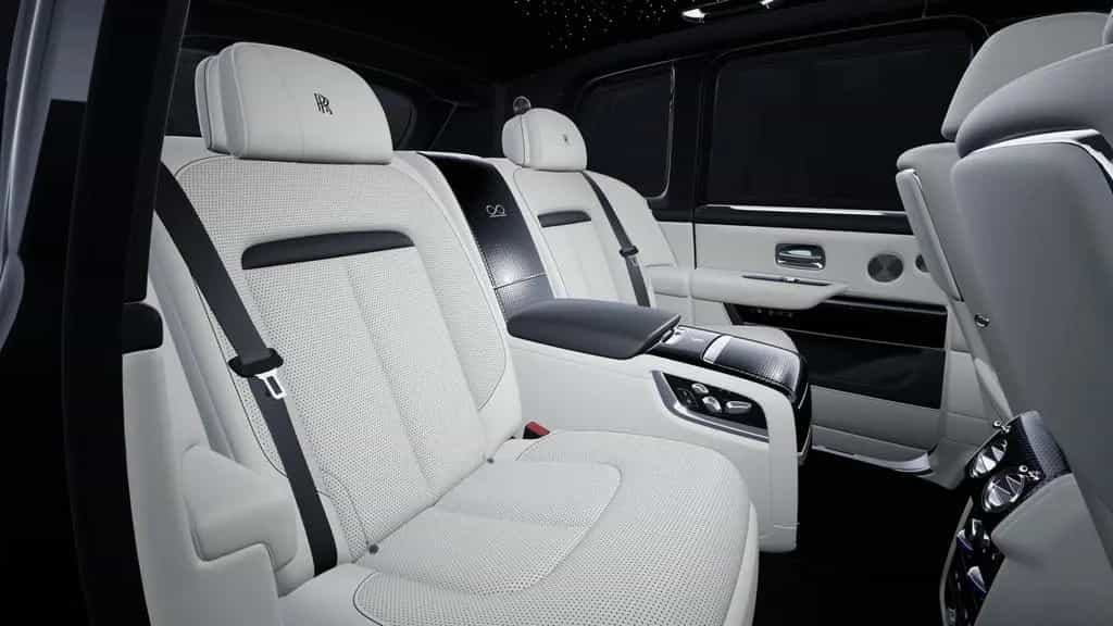 Rolls-Royce Cullinan BLACK BADGE /Produktion 2026 /ON STOCK null-photo-11