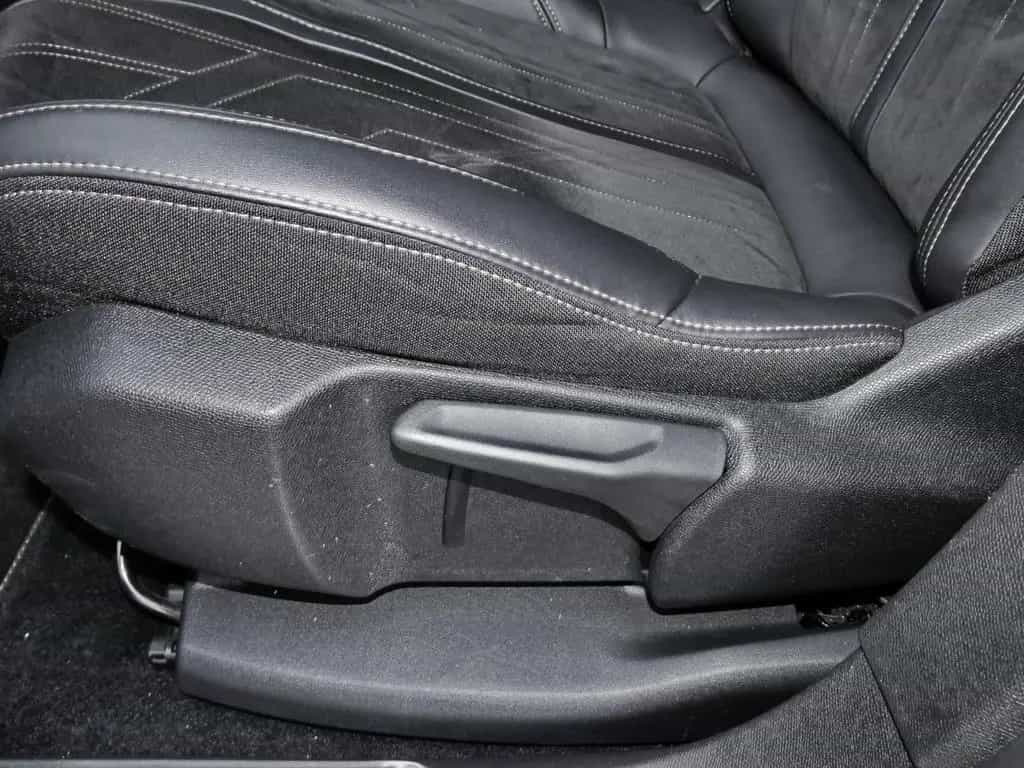Peugeot 3008 GT Pack 130 BlueHDi Aut.+Park-Assist+ACC 03/2023-photo-11