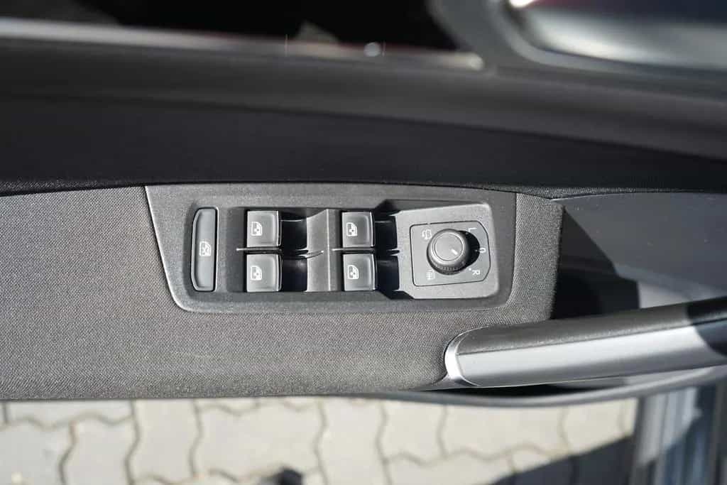 Volkswagen Touran 1.5 TSI DSG R-line LED Navi ACC 7-Sitzer 11/2019-photo-28