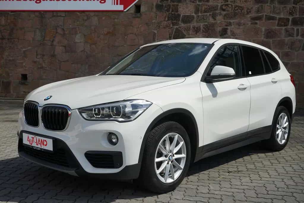 BMW X1 sDrive 18i LED Navi Sitzheizung AHK PDC Leder 05/2017-photo-1
