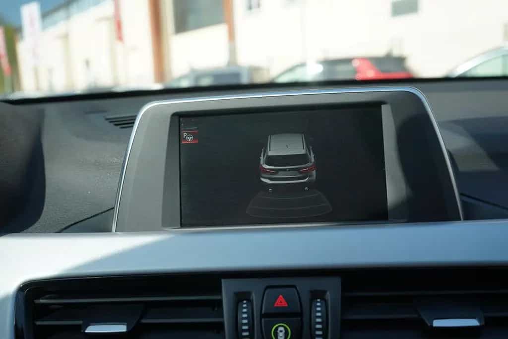 BMW X1 sDrive 18i LED Navi Sitzheizung AHK PDC Leder 05/2017-photo-11