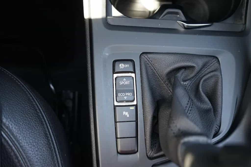 BMW X1 sDrive 18i LED Navi Sitzheizung AHK PDC Leder 05/2017-photo-17