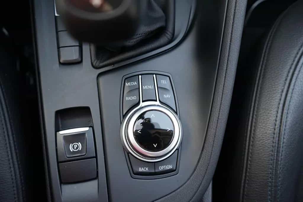 BMW X1 sDrive 18i LED Navi Sitzheizung AHK PDC Leder 05/2017-photo-18