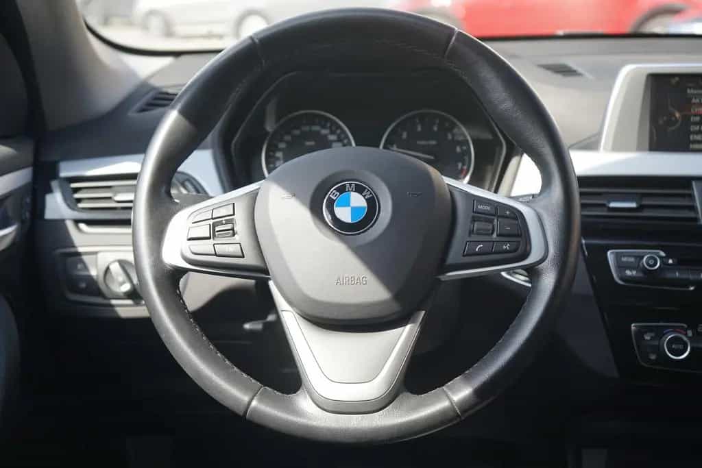 BMW X1 sDrive 18i LED Navi Sitzheizung AHK PDC Leder 05/2017-photo-19