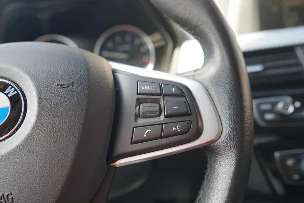 BMW X1 sDrive 18i LED Navi Sitzheizung AHK PDC Leder 05/2017-photo-21