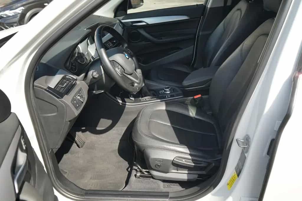 BMW X1 sDrive 18i LED Navi Sitzheizung AHK PDC Leder 05/2017-photo-28