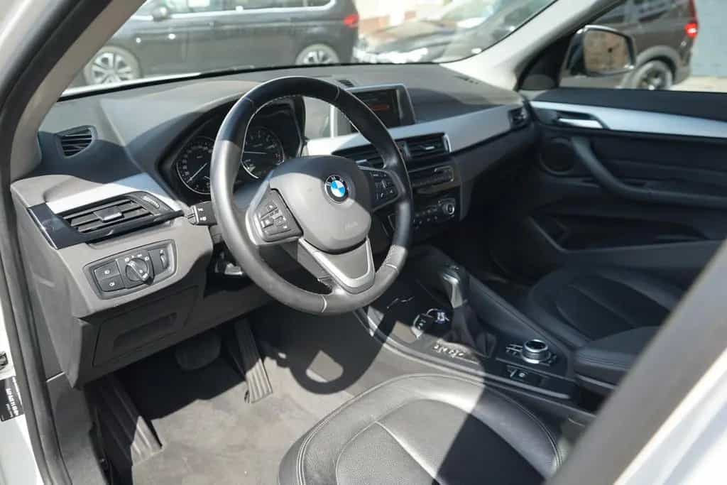 BMW X1 sDrive 18i LED Navi Sitzheizung AHK PDC Leder 05/2017-photo-29