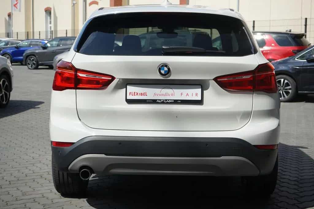 BMW X1 sDrive 18i LED Navi Sitzheizung AHK PDC Leder 05/2017-photo-4