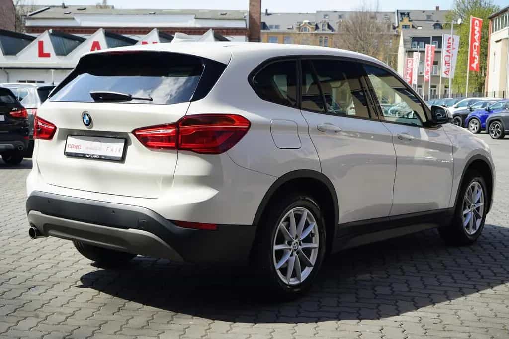 BMW X1 sDrive 18i LED Navi Sitzheizung AHK PDC Leder 05/2017-photo-5