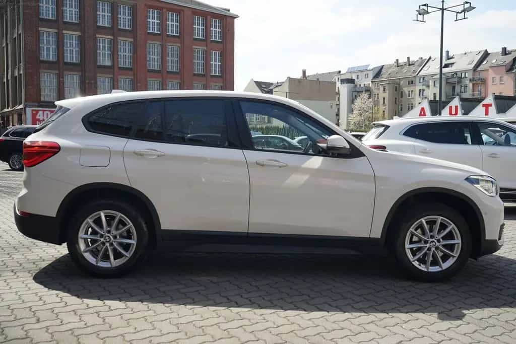 BMW X1 sDrive 18i LED Navi Sitzheizung AHK PDC Leder 05/2017-photo-6