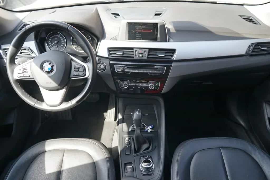 BMW X1 sDrive 18i LED Navi Sitzheizung AHK PDC Leder 05/2017-photo-9