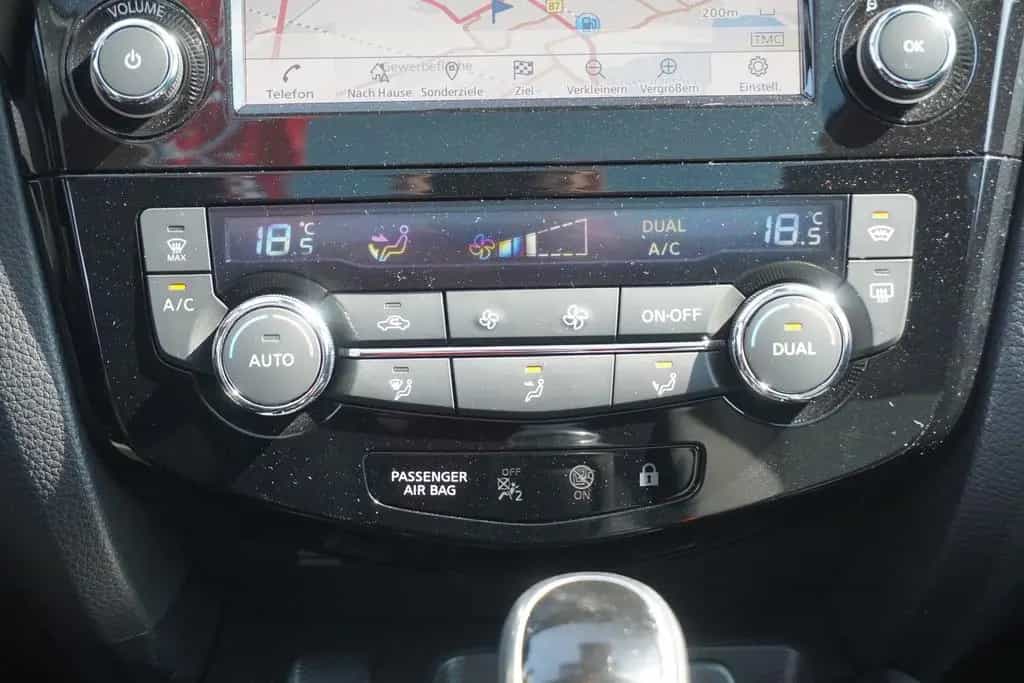 Nissan Qashqai 1.3 N-Connecta Navi 360° Sitzheizung 12/2019-photo-15