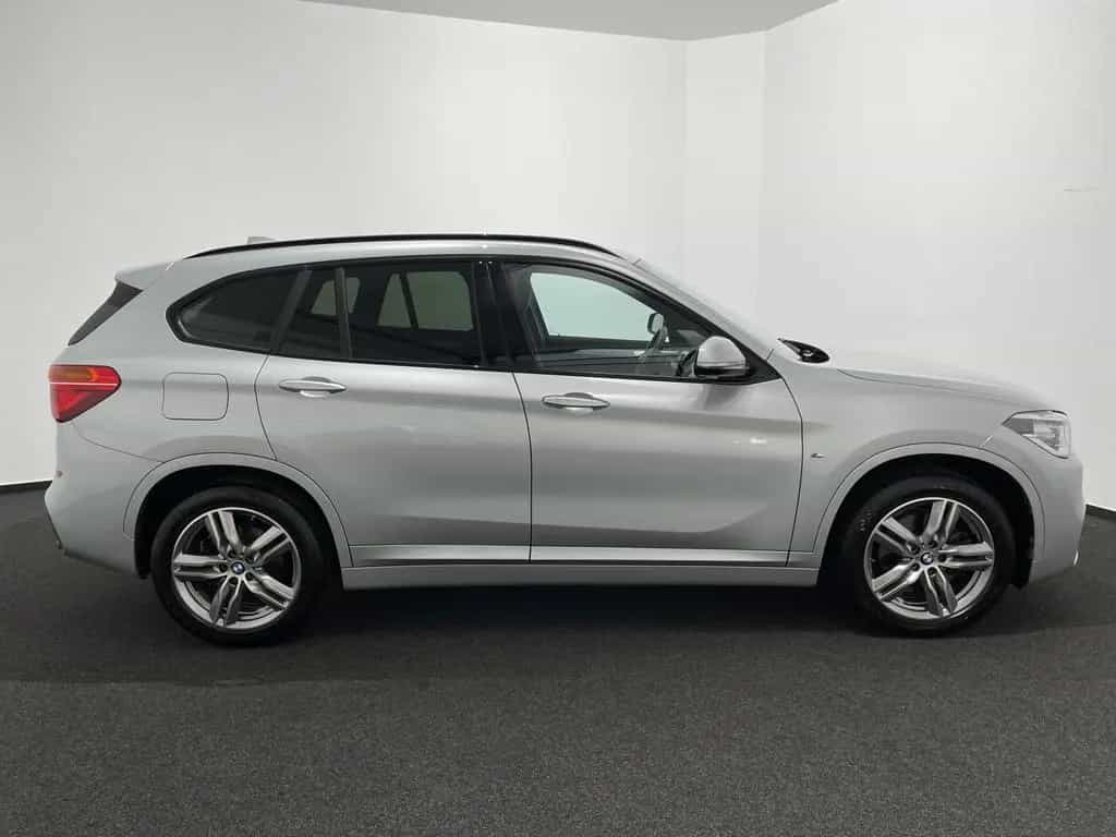 BMW X1 xDrive20i M Sportpaket HiFi LED RFK Navi Shz 05/2019-photo-4