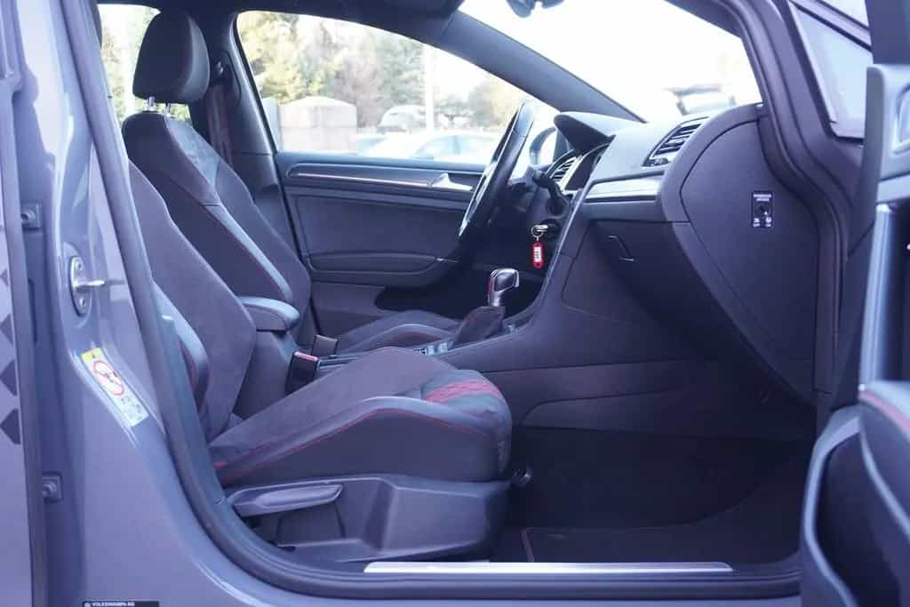 Volkswagen Golf 2.0 TSI GTI TCR LED Navi Reifnitz Dynaudio 05/2019-photo-32