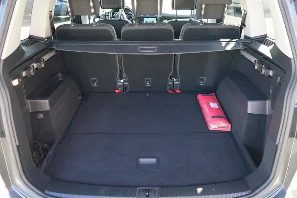 Volkswagen Touran 1.2 TSI Sound Navi Sitzheizung PDC Klimaa 10/2017-photo-4