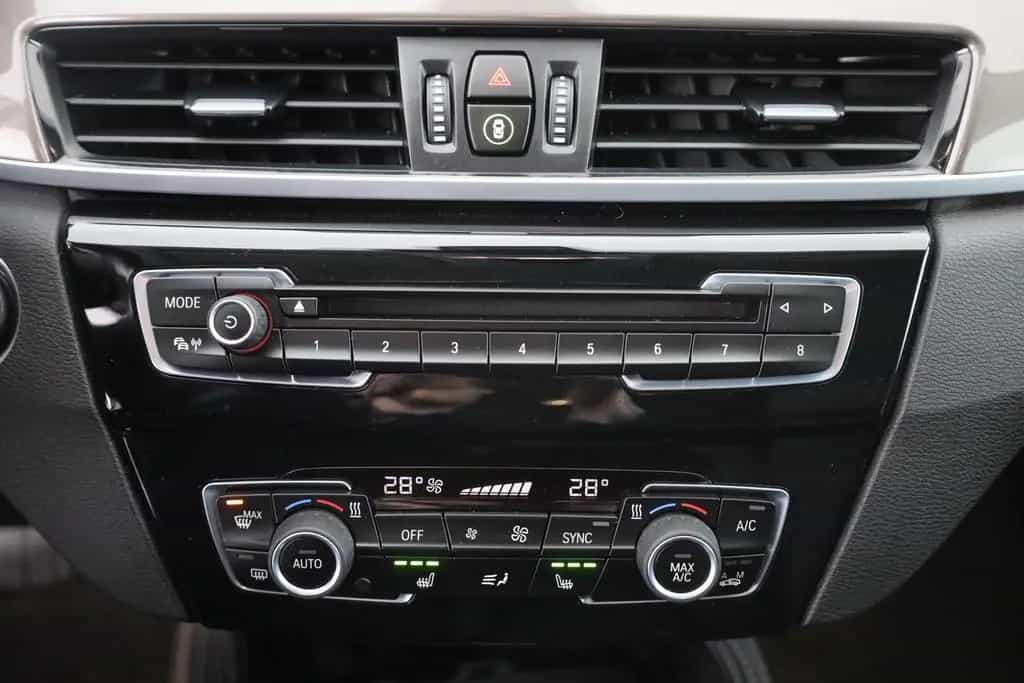 BMW X1 sDrive 18 i xLine LED Navi Leder Sitzheizung 01/2019-photo-11
