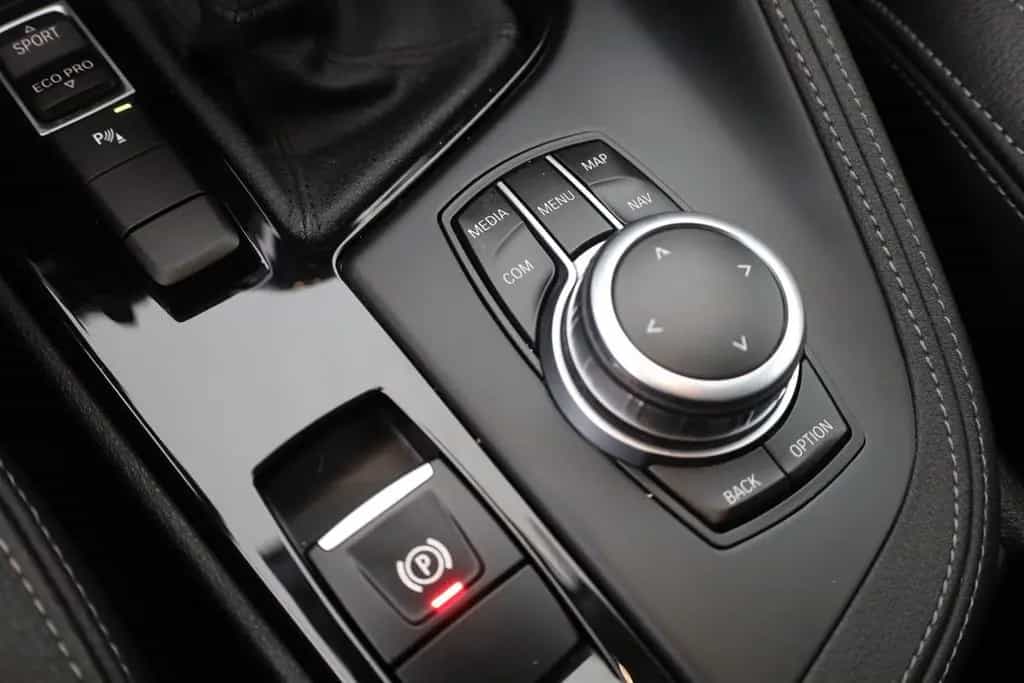 BMW X1 sDrive 18 i xLine LED Navi Leder Sitzheizung 01/2019-photo-13