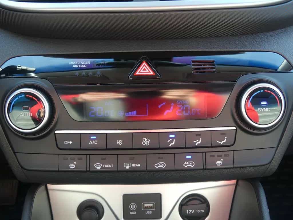 Hyundai TUCSON 1.6 GDI AAC Navi SHZ Temp Alu PDC Kam 05/2019-photo-14