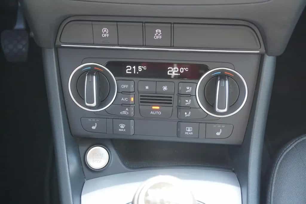 Audi Q3 1.4 TFSI Ambition AAC Xenon Sitzheizung AHK 10/2017-photo-14