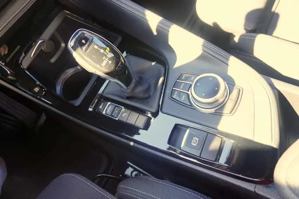 BMW X2 sDrive 18 i Advantage Plus LED Navi DAB PDC 08/2020-photo-25