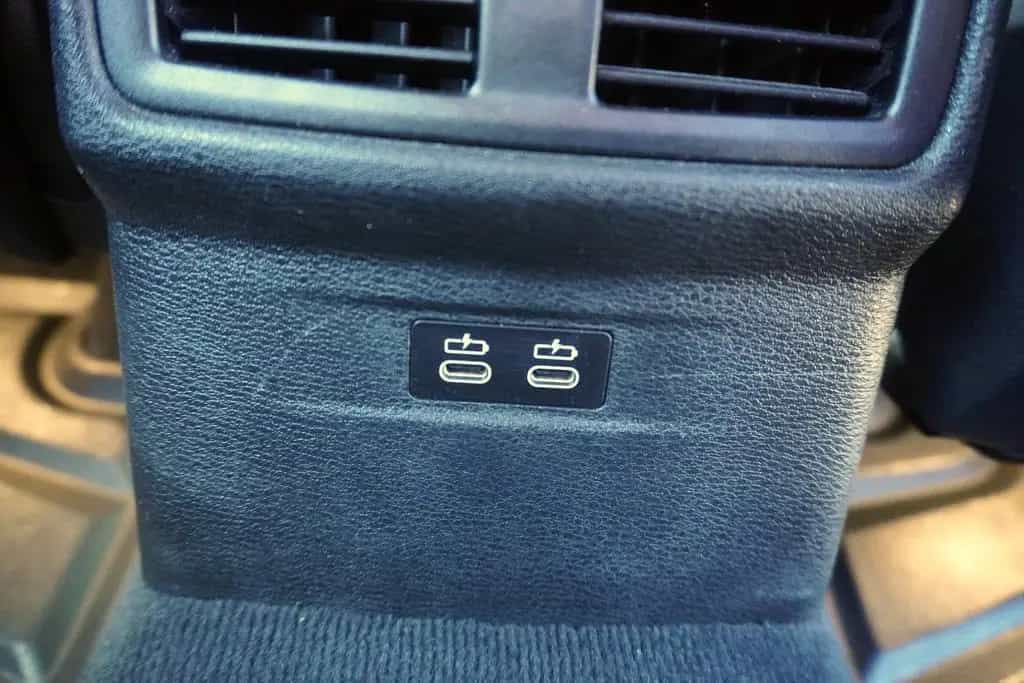 BMW X2 sDrive 18 i Advantage Plus LED Navi DAB PDC 08/2020-photo-31