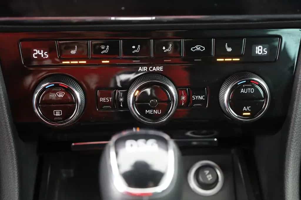 Skoda Superb Combi 1.4 TSI DSG Sportline Kamera ACC 11/2017-photo-11