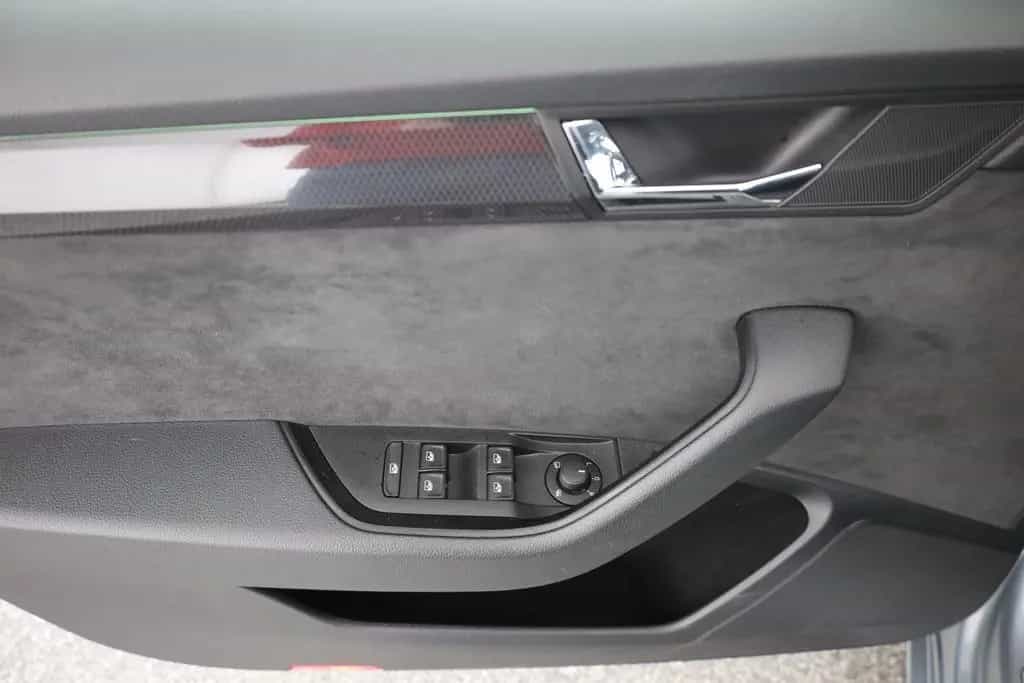 Skoda Superb Combi 1.4 TSI DSG Sportline Kamera ACC 11/2017-photo-21