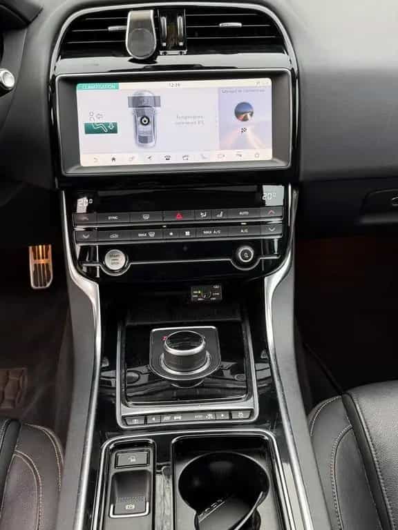 Jaguar XE 2019 05/2019-photo-4