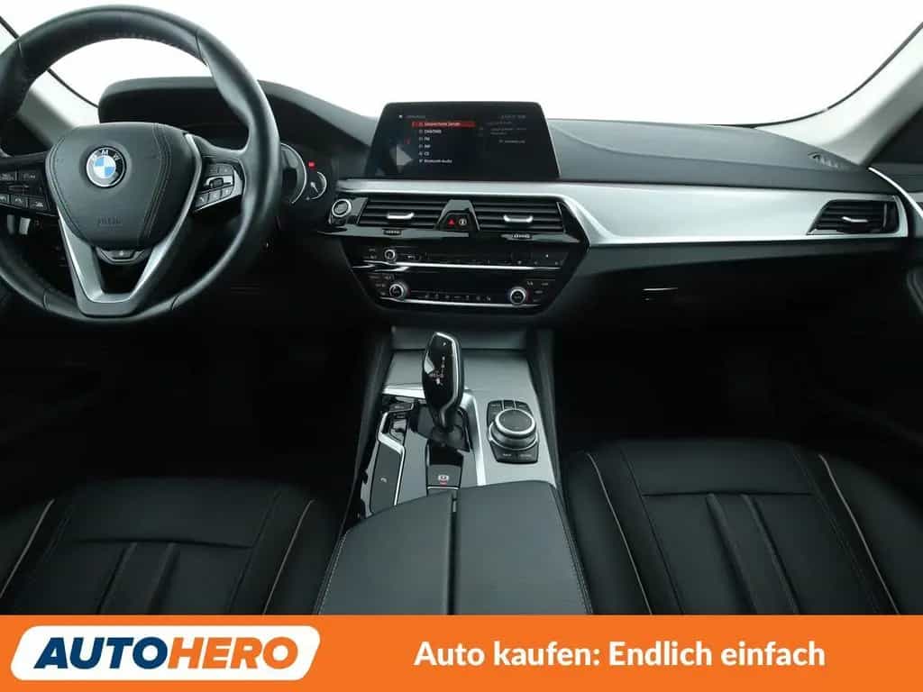 BMW 5 Series 520d Luxury Line Aut.*NAVI*LED*HUD*ACC*CAM*AHK* 04/2020-photo-11
