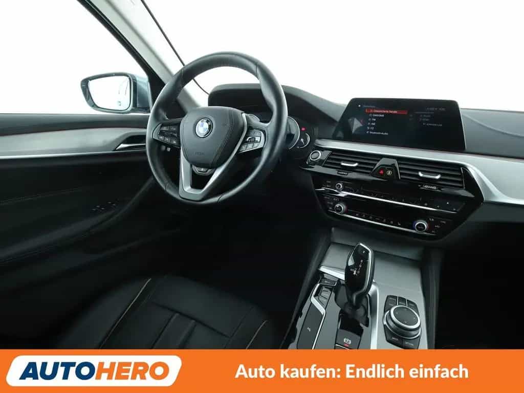 BMW 5 Series 520d Luxury Line Aut.*NAVI*LED*HUD*ACC*CAM*AHK* 04/2020-photo-12