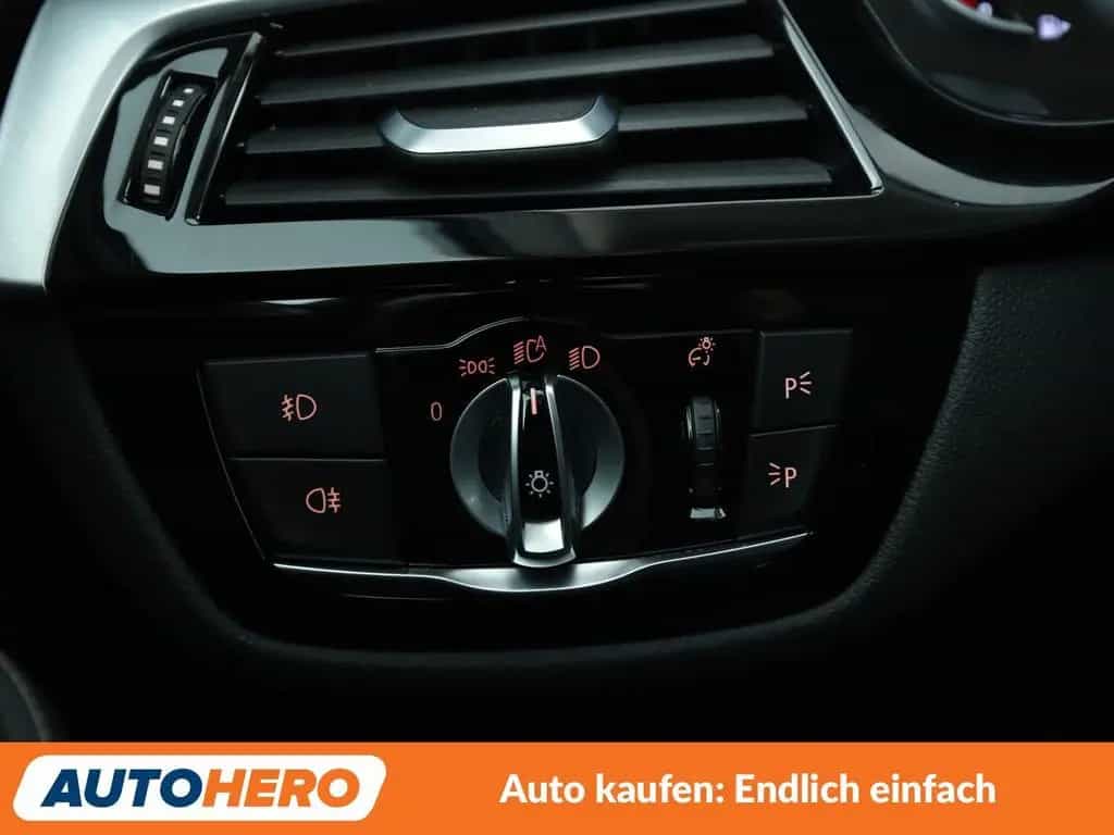 BMW 5 Series 520d Luxury Line Aut.*NAVI*LED*HUD*ACC*CAM*AHK* 04/2020-photo-25