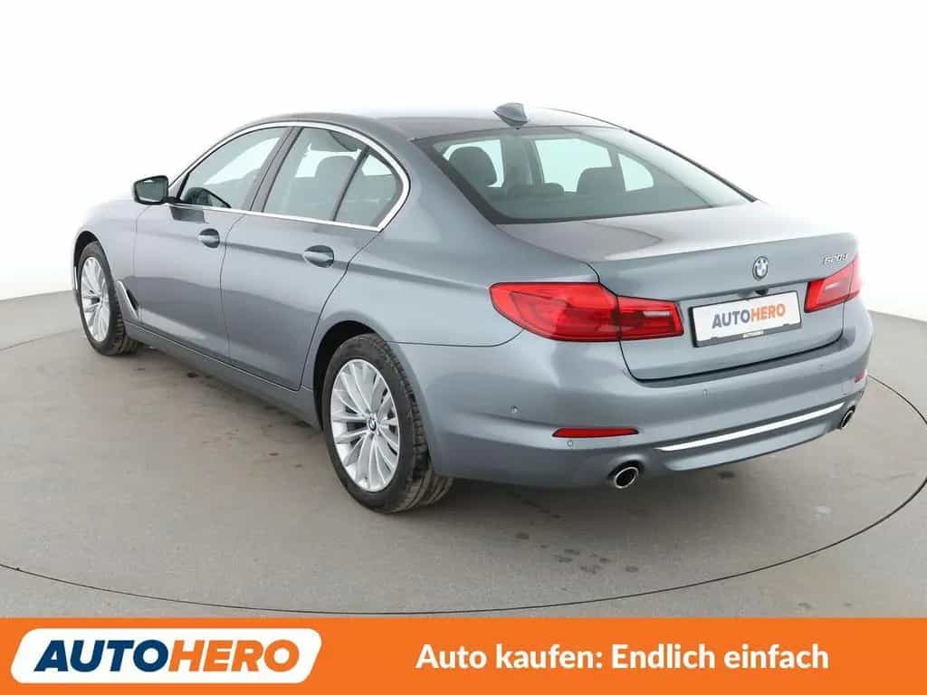 BMW 5 Series 520d Luxury Line Aut.*NAVI*LED*HUD*ACC*CAM*AHK* 04/2020-photo-3