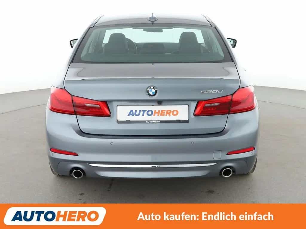 BMW 5 Series 520d Luxury Line Aut.*NAVI*LED*HUD*ACC*CAM*AHK* 04/2020-photo-4