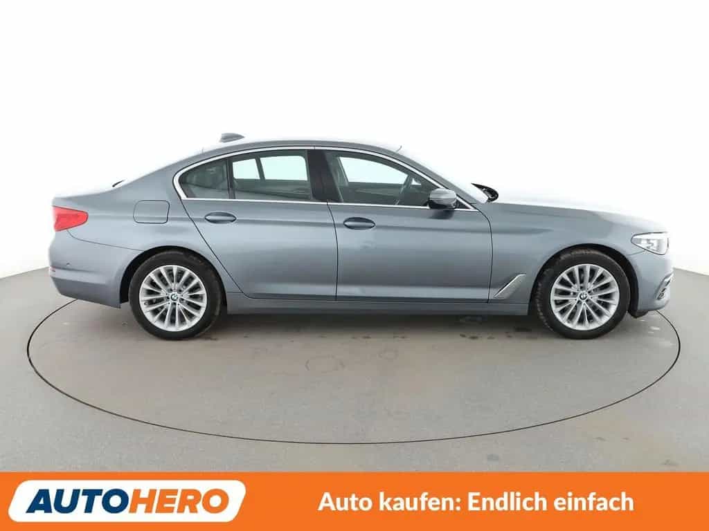 BMW 5 Series 520d Luxury Line Aut.*NAVI*LED*HUD*ACC*CAM*AHK* 04/2020-photo-6