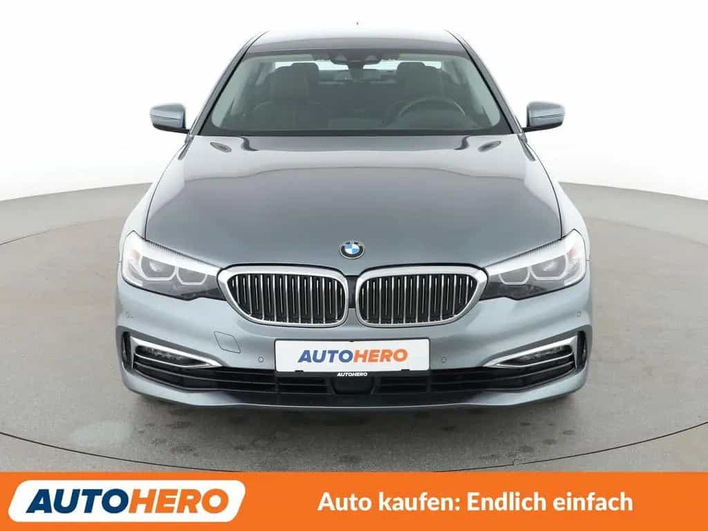 BMW 5 Series 520d Luxury Line Aut.*NAVI*LED*HUD*ACC*CAM*AHK* 04/2020-photo-8